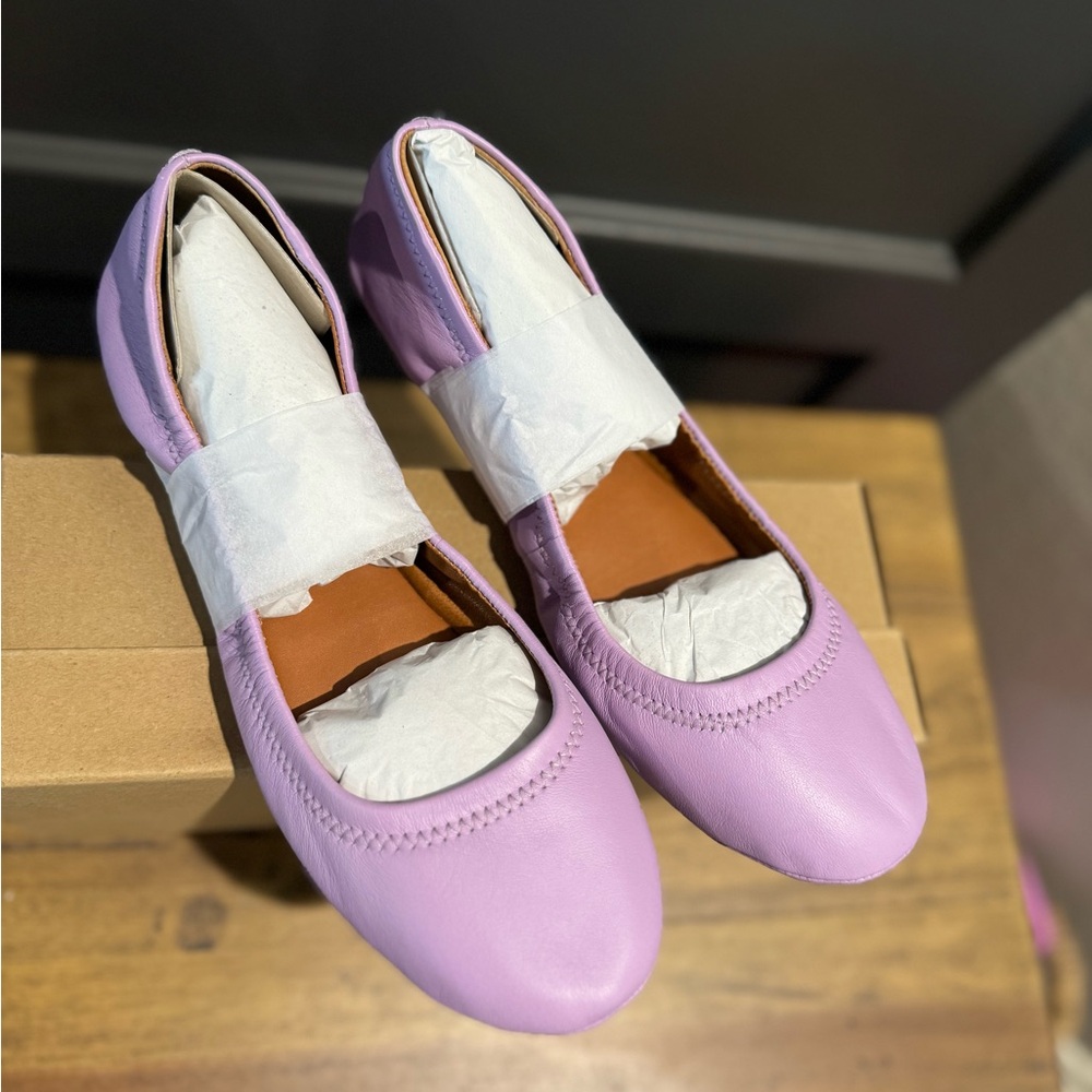 New in Box- Lucky Brand Lavender Emmie Flats